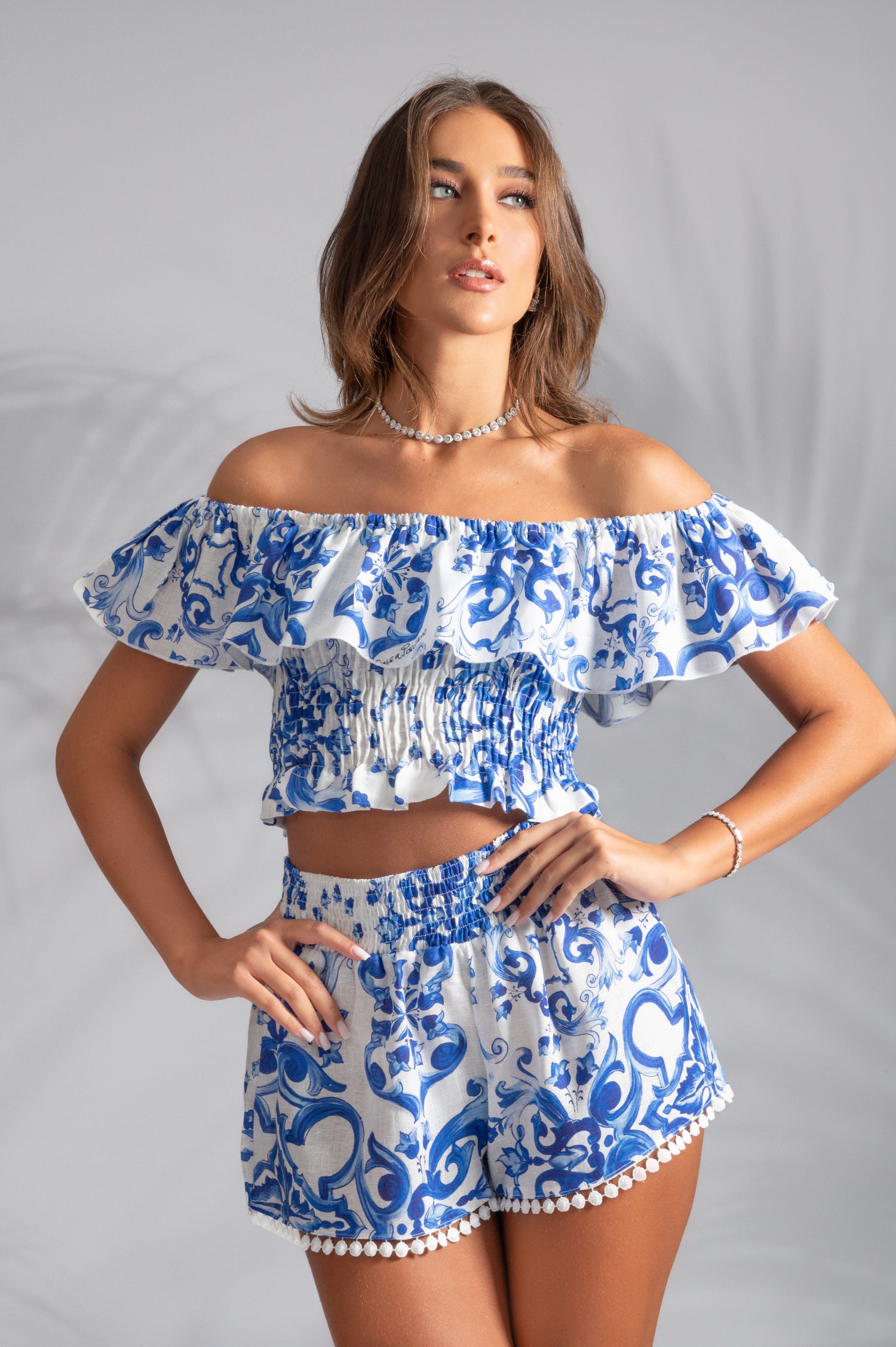 Completo top Volant e pantaloncini Mimì in lino stampa Ravello blu