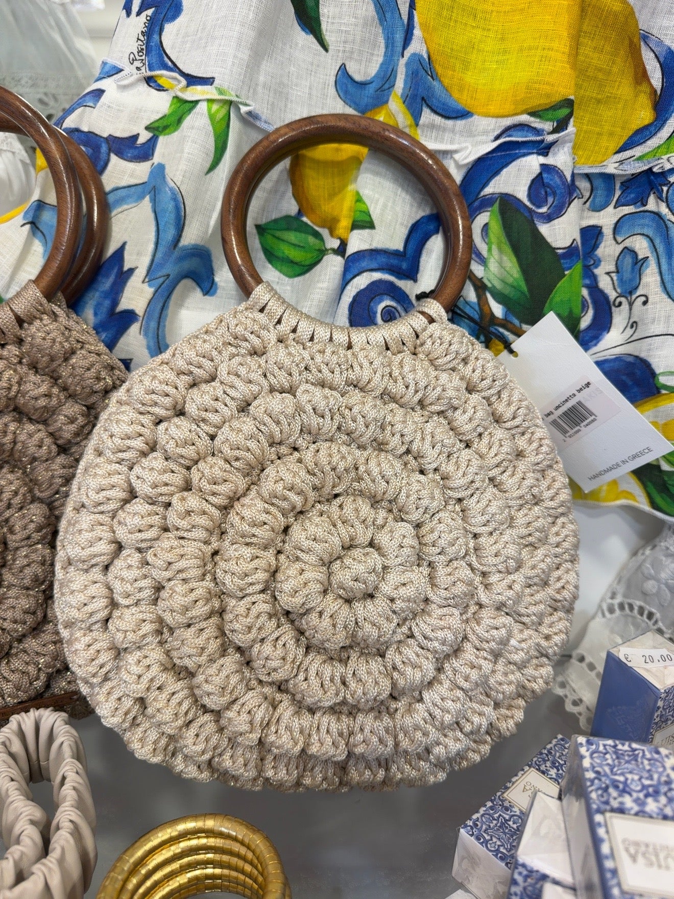 Borsa rotonda uncinetto beige manici legno