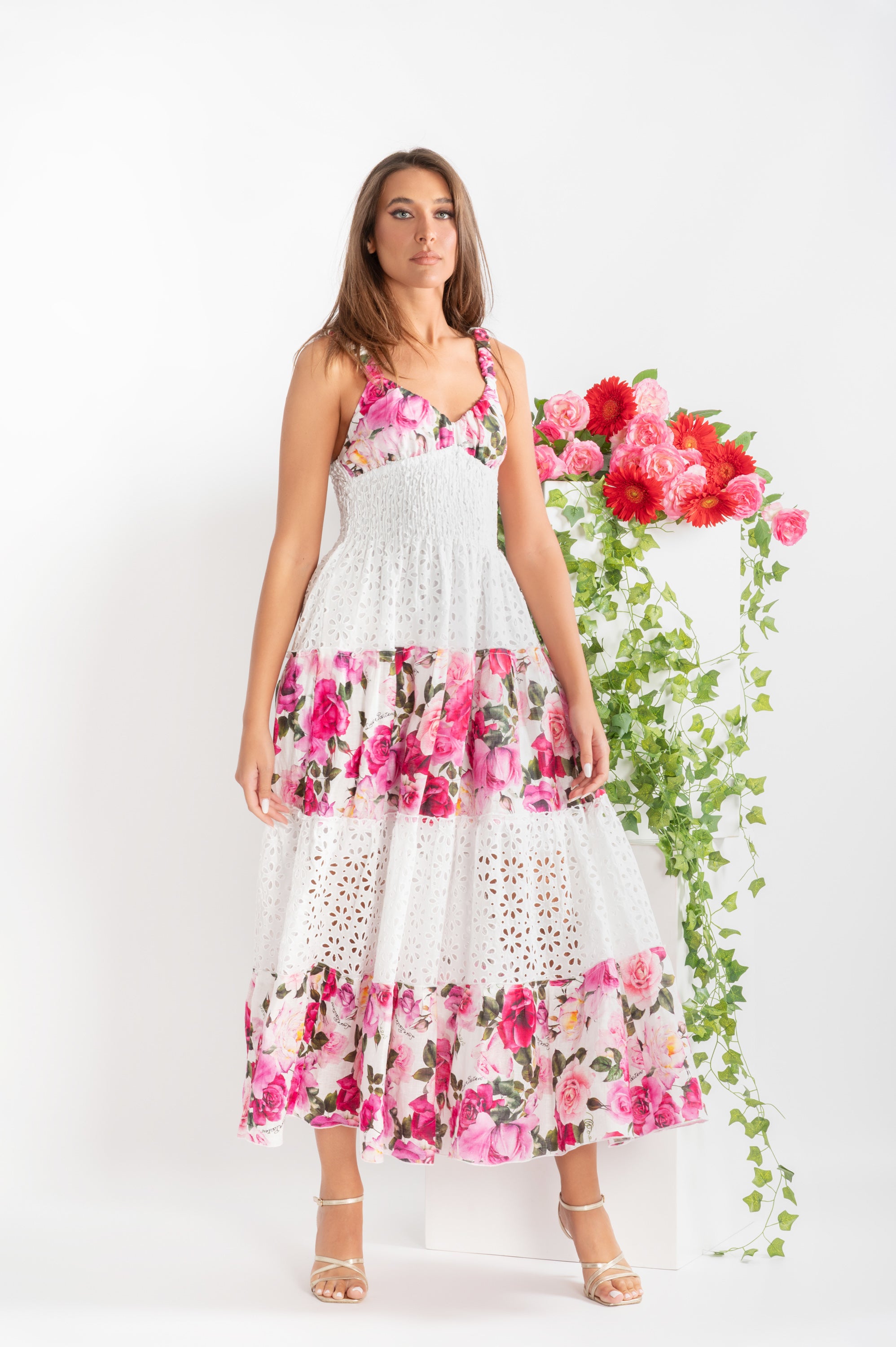 Long peach dress in linen and sangallo lace with rose print