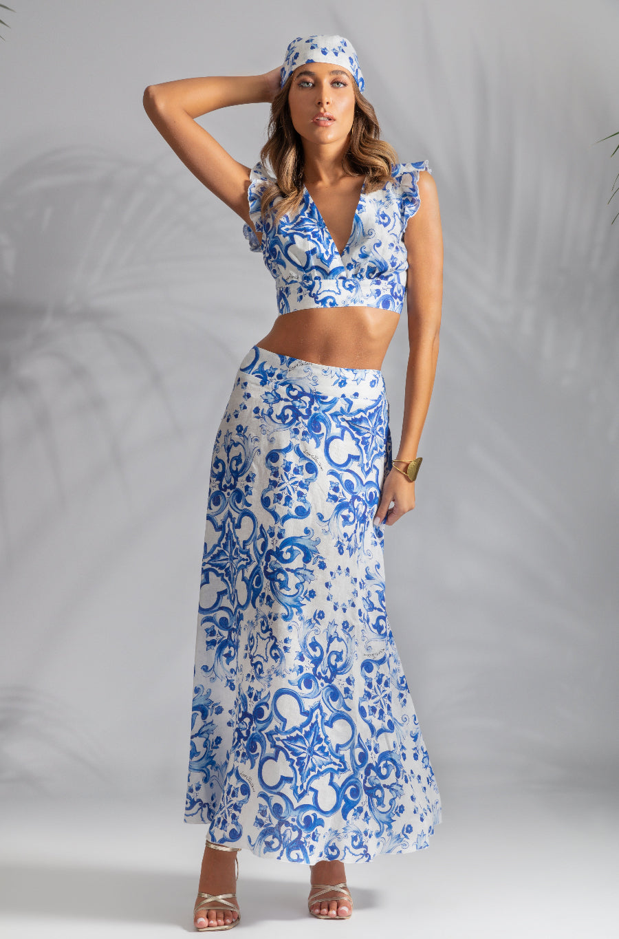 Completo top Pina colada e gonna Esmeralda lunga in lino stampa Ravello blu