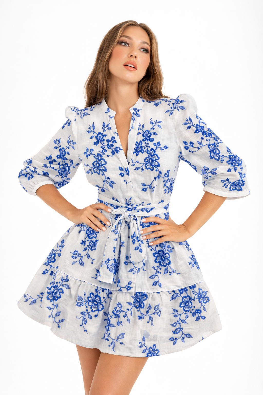 Short Monaco dress in linen embroidered with blue flowers