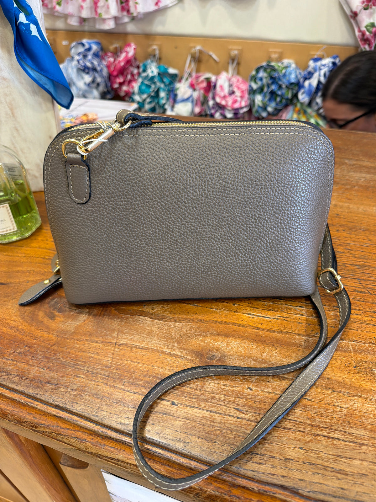 Borsa con zip in pelle tortora