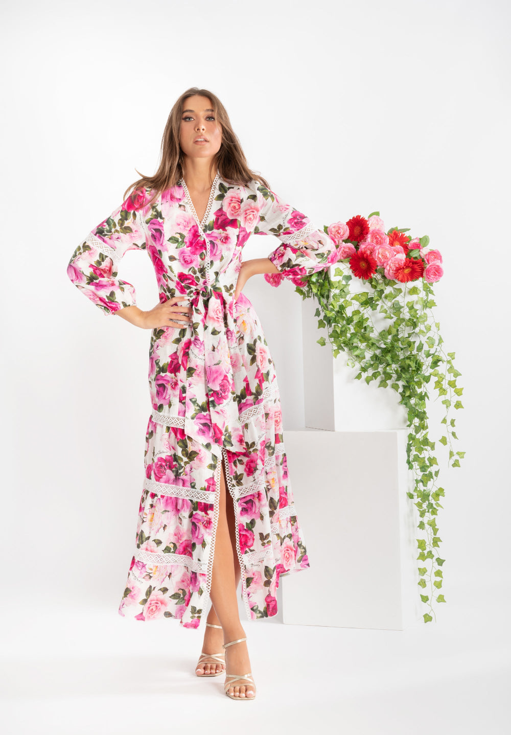 Star lace long dress in linen and lace with ROSE PRINT belt